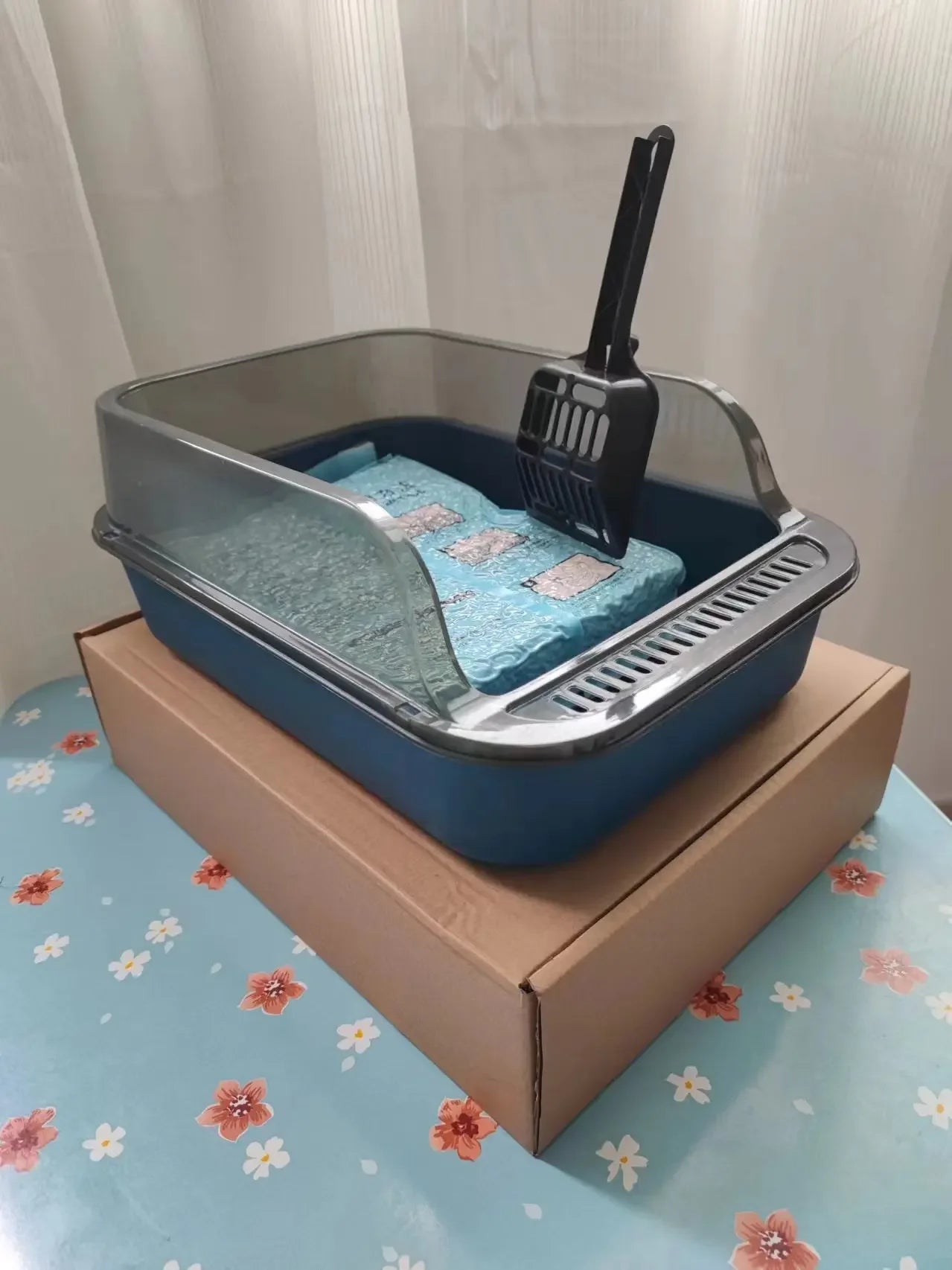 Semi-Enclosed Cat Litter Box with Scoop