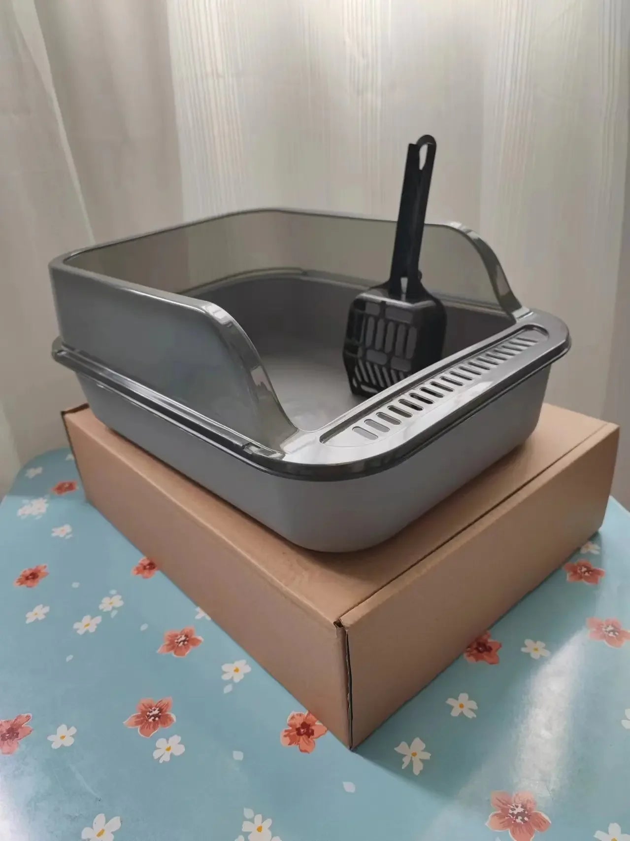Semi-Enclosed Cat Litter Box with Scoop