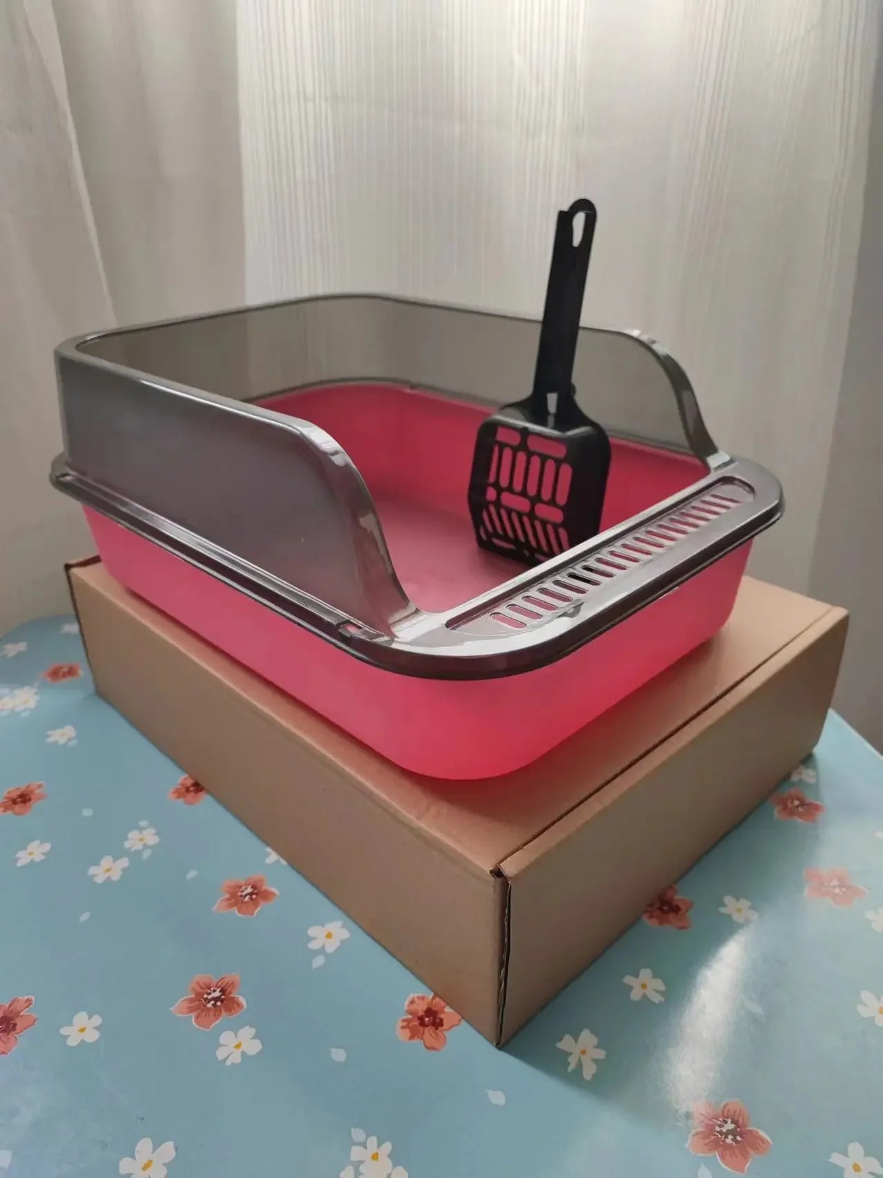 Semi-Enclosed Cat Litter Box with Scoop